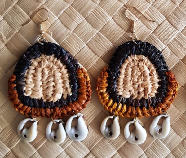 Natural and black woven earrings with shells by Maryann Talia Pau